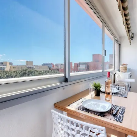 T2 600 M From The Beach! Air-conditioned Apartment